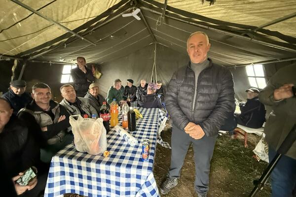 Mještani Botuna demontirali jedan, pa postavili tri nova šatora