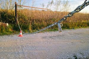 Lancima i katancima „zaključali” more: Neki zakupci kupališta u...