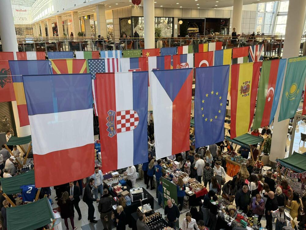 <p>Cilj je prikupljanje pomoći onima kojima je najpotrebnija, kazala je Zorica Mušković Pavićević ispred Međunarodnog kluba žena</p>