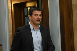 Nije zemljotres, ali pojačava krizu u DPS-u: Šta odlazak Nikole...