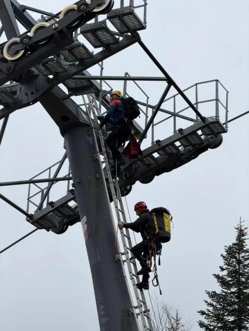 <p>"Cilj obuke je maksimalna spremnost naših spasilaca, a naravno u prvom redu i sigurnost naših posjetilaca", saopštili su iz Opštinske organizacije Crvenog krsta</p>