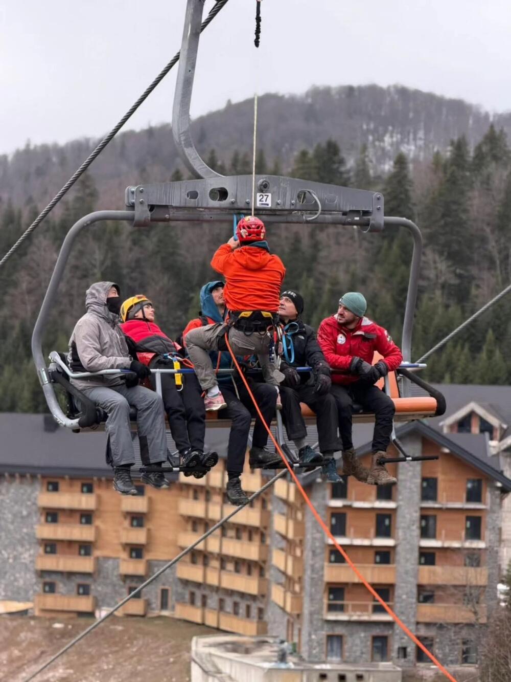 <p>"Cilj obuke je maksimalna spremnost naših spasilaca, a naravno u prvom redu i sigurnost naših posjetilaca", saopštili su iz Opštinske organizacije Crvenog krsta</p>