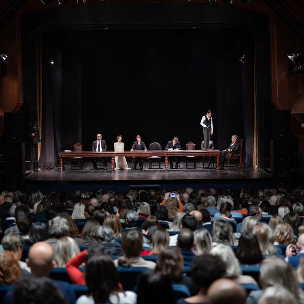 „Sumrak bogova”: Da ne bismo pomislili da je sve u redu, da ne...