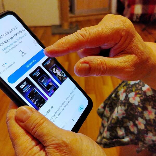 Frans enfo: Nadzor mobilnih telefona od interesa za vlade, ali...