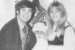 Holivudska priča dvoje zaljubljenih tinejdžera koji su poslije 40...