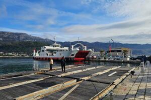 Zbog blokade Opštine, trajekt “Grbalj” u Luci Budva