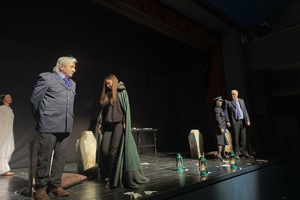 Iz predstave "Prokleta avlija", Foto: Jadranka Ćetković