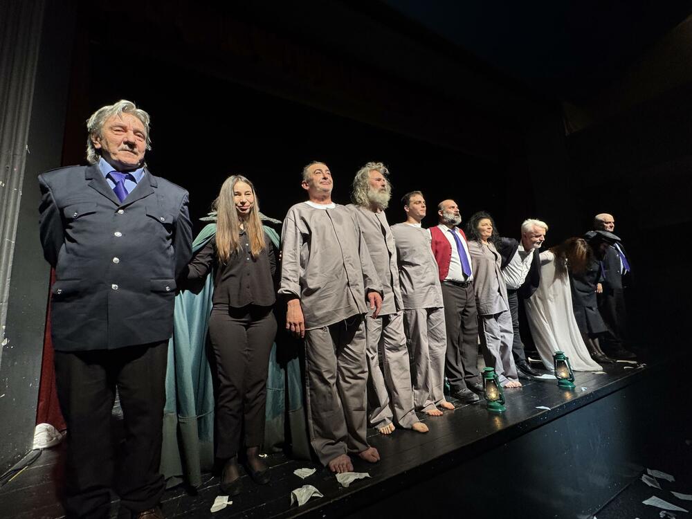 <p>Premijera predstave “Prokleta avlija” premašila sva očekivanja glumaca i publike</p>