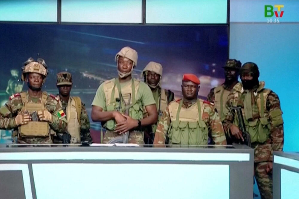 Vojnici su na beninskoj nacionalnoj televiziji tvrdili da su preuzeli vlast, Foto: REUTERS