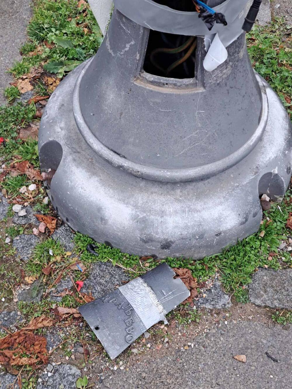 <p>Nadležne opštinske službe i pojedinci uložili su veliki trud proteklih dana na ukrašavanju grada pred novogodišnje i božićne praznike, kada se, tradicionalno očekuje i najviše turista</p>