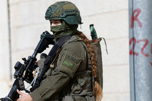 Izraelski vojnici pucali na trojicu Palestinaca koji su kamenovali...