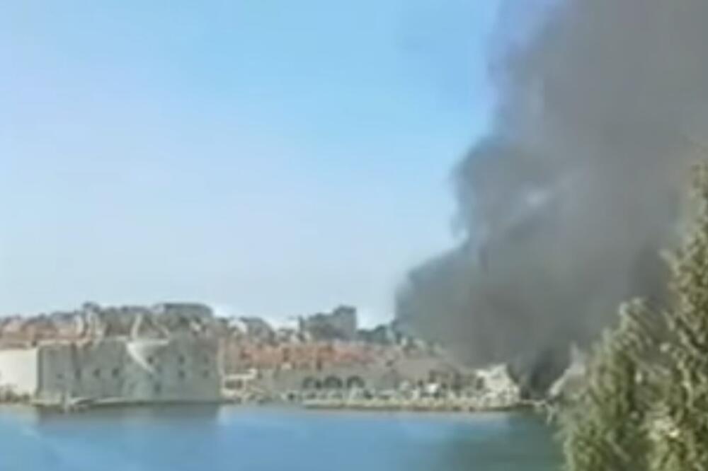 Stari grad u dimu i plamenu, Foto: Youtube/printscreen