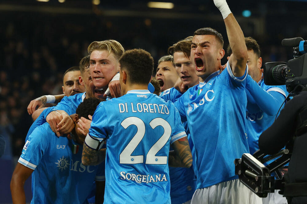 Fudbaleri Napolija proslavljaju gol, Foto: Reuters