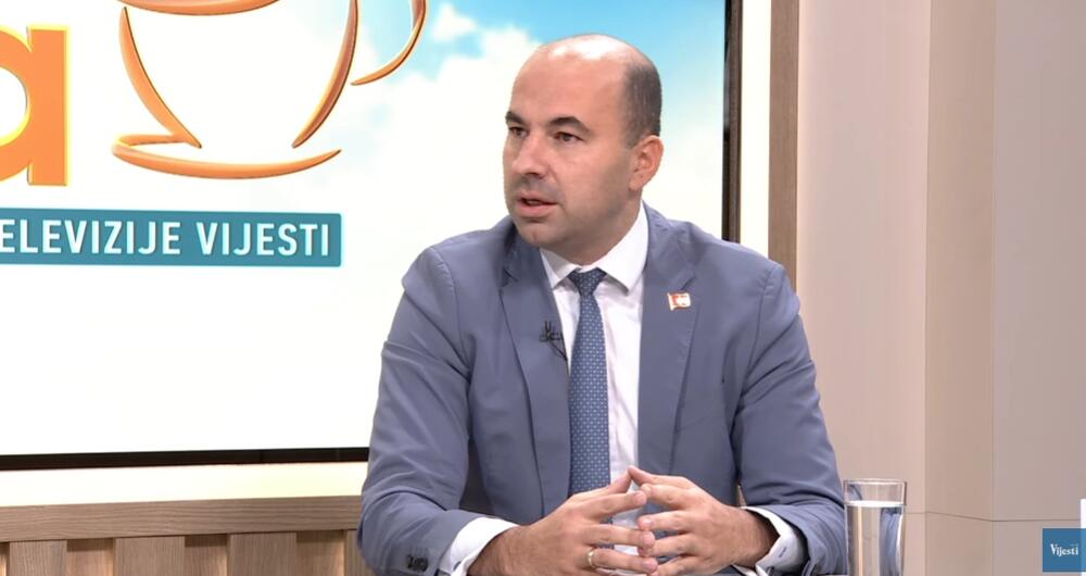 Rađenoviću odbijen ulazak u Srbiju, jedinom iz putničkog autobusa