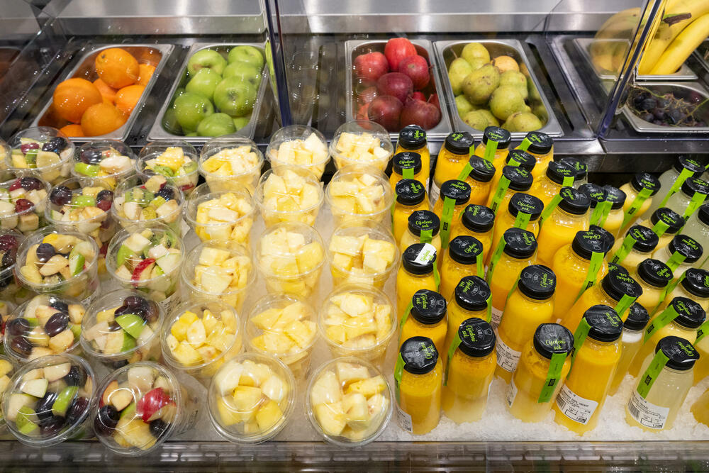 <p>Na mjestu omiljenog marketa u hercegnovskoj opštini, danas je otvoren potpuno novi Voli hipermarket u Igalu (Sutorina). Savremeniji, znatno prostraniji i bogatije ponude, novi objekat donosi unaprijeđeno iskustvo kupovine, uz prepoznatljivu toplinu i bliskost po kojoj je Voli poznat.</p>