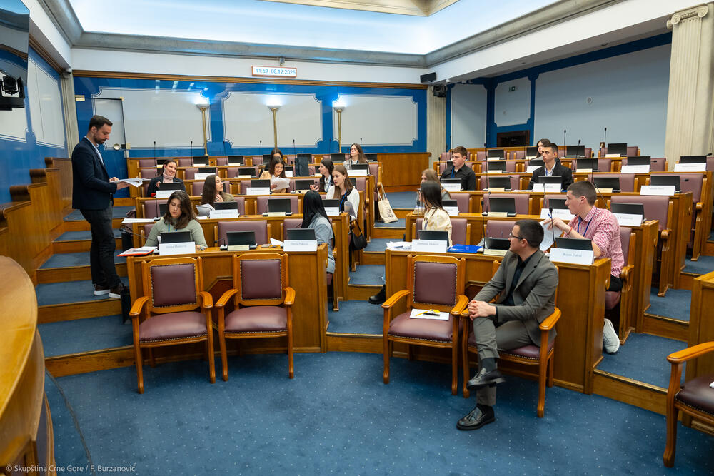 <p>Mandić je pozvao mlade da aktivno učestvuju, dijele svoja znanja iz oblasti tehnologije i daju sugestije koje će doprinijeti blagostanju njihovih vršnjaka i budućih generacija<br /> </p>