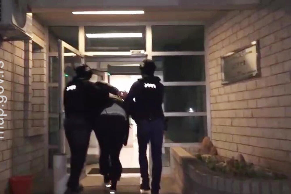 Sa privođenja jednog od osumnjičenih, Foto: mup.gov.rs