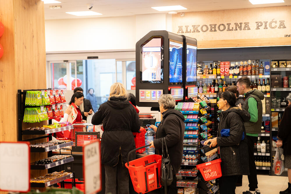 <p><strong>U srcu Danilovgrada, u Ulici Baja Sekulića, otvorena je nova IDEA prodavnica.</strong> Moderan objekat od 347 m², osmišljen je da kupovina bude brza, jednostavna i pregledna. Uredan raspored sektora, savremen ambijent i asortiman biran po mjeri kupaca, bez dileme donose novi ritam svakodnevne kupovine.</p>