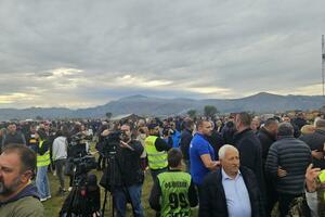 Mještani Botuna: Jedino mi obezbjeđujemo protest