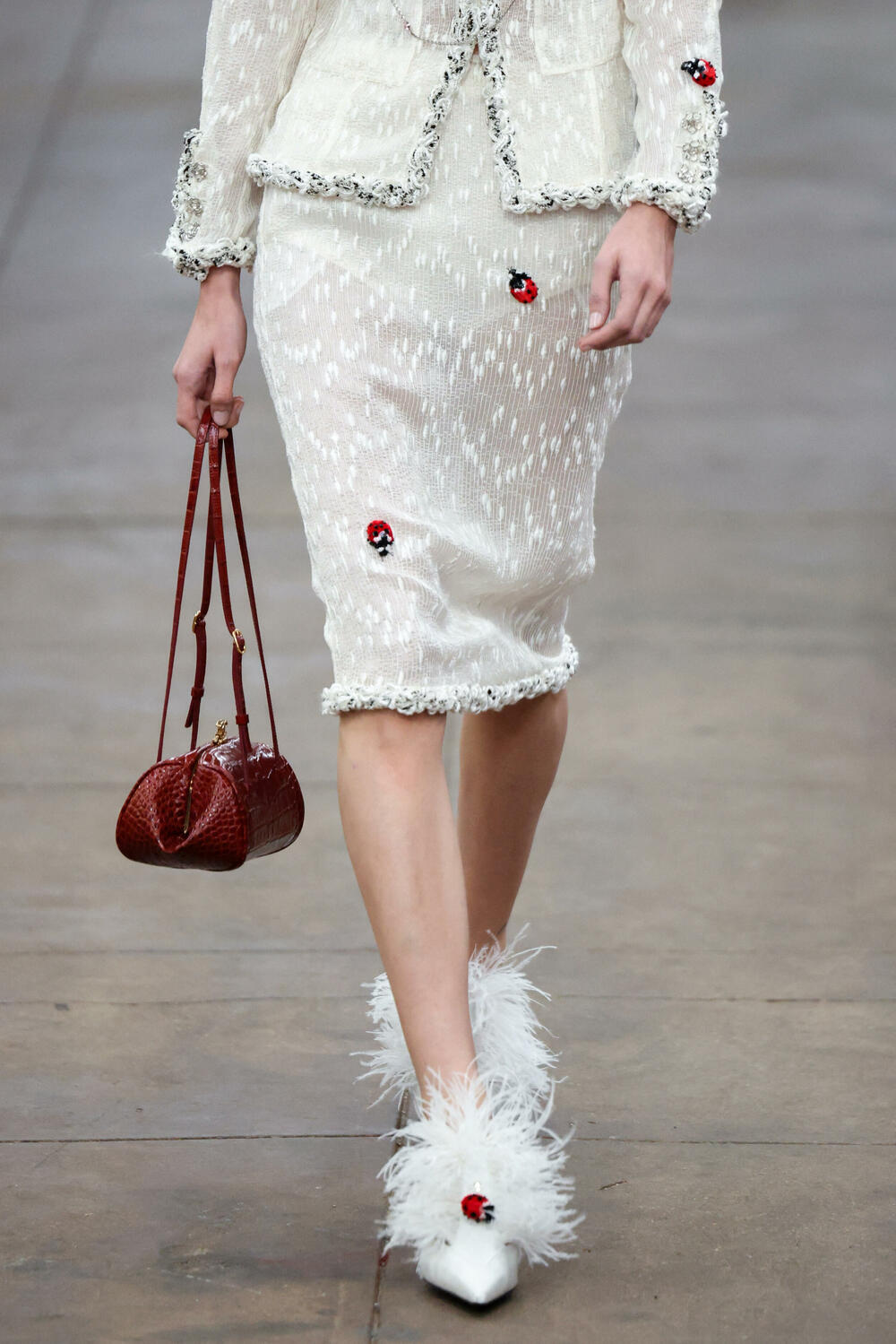 <p>Modna kuća Chanel predstavila je kreaciju na reviji u Njujorku.</p>