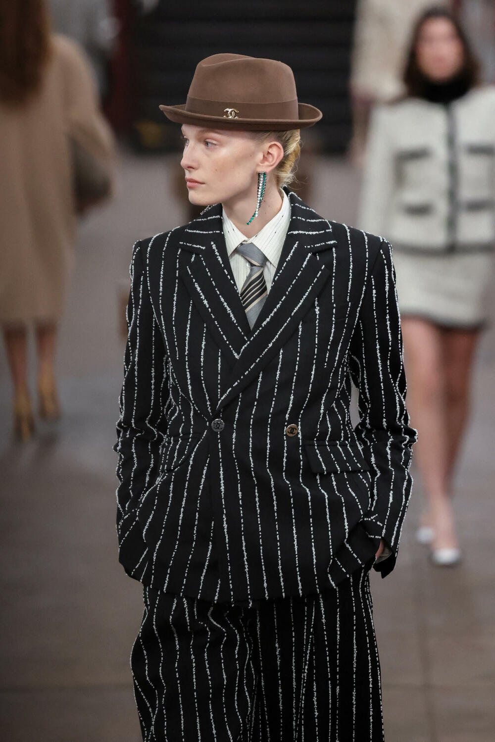 <p>Modna kuća Chanel predstavila je kreaciju na reviji u Njujorku.</p>