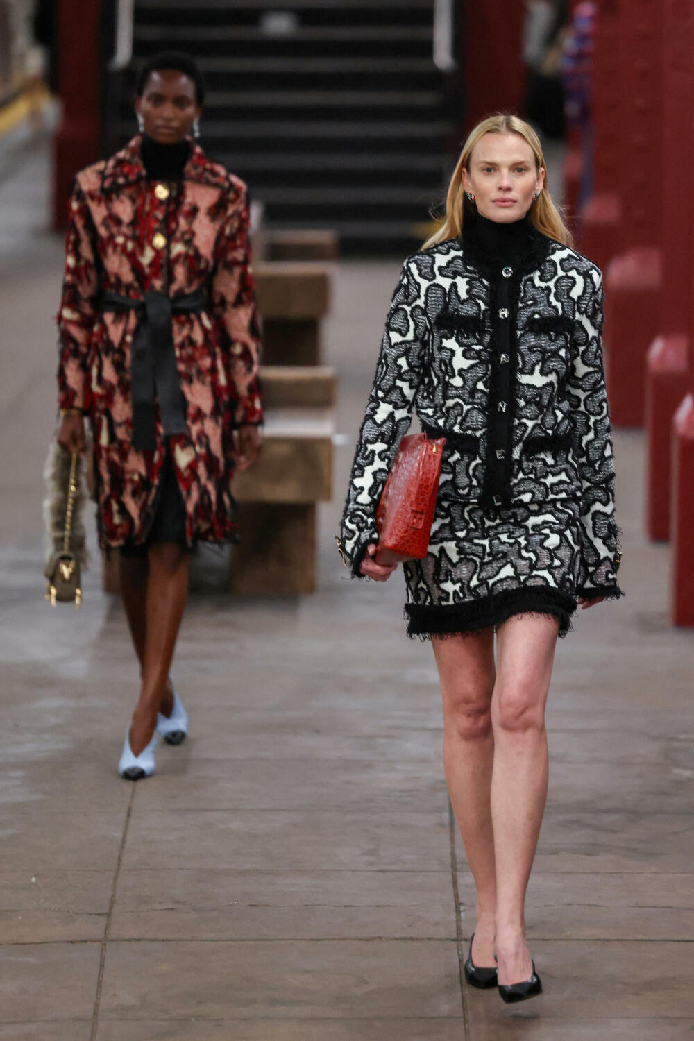 <p>Modna kuća Chanel predstavila je kreaciju na reviji u Njujorku.</p>