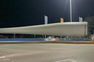 VIDEO: Prevoz lopatica vjetrenjača iz barske luke za VE "Gvozd"