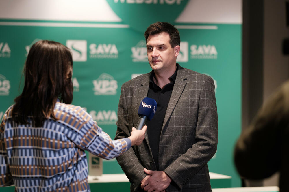 <p>Sava osiguranje nastavlja dugogodišnju podršku crnogorskim vaterpolistima i plivačima,pred Evropsko prvenstvo u januaru 2026, još jednom potvrđujući svoju posvećenost razvoju vrhunskog sporta u Crnoj Gori.</p>