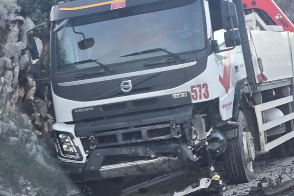 Sudar kamiona i automobila na putu Danilovgrad - Nikšić, stradala...