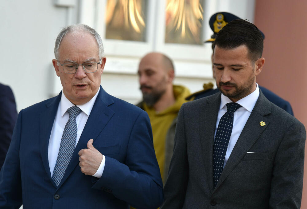 <p>Grčka je spremna da pomogne na EU putu, pod pretpostavkom da Crna Gora nastavi da demonstrira posvećenost tom cilju, kazao je grčki predsjednik</p>