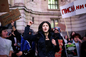 Masovni bunt srušio vladu i ogolio zarobljenu državu