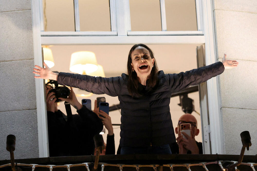 Mačado na terasi Grand hotela u Oslu, nakon što je njena kćerka primila nagradu u njeno ime, Foto: Rojters