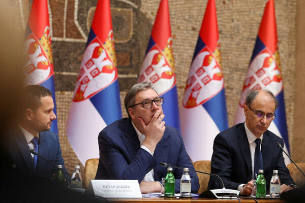Vučić: Sve ćemo uraditi da naša vojska bude dovoljno snažna,...