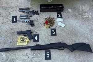Ulcinj: Policija oduzela pištolje, vazdušnu pušku, 129 metaka,...