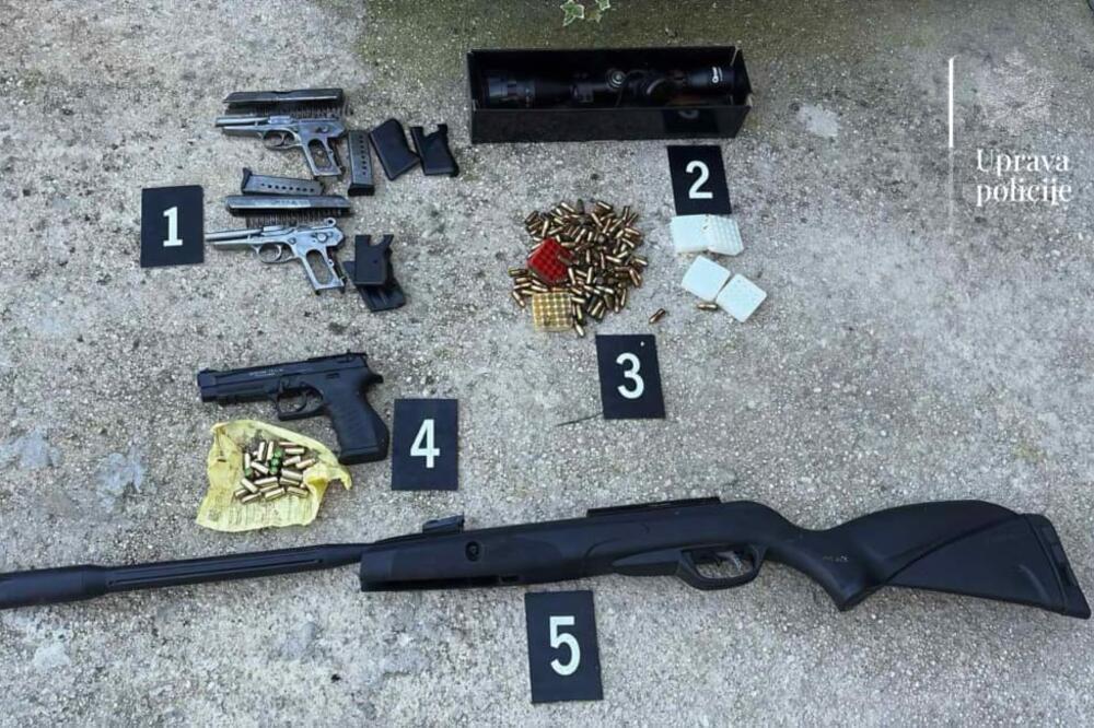 Pronađeno oružje i municija, Foto: Uprava policije
