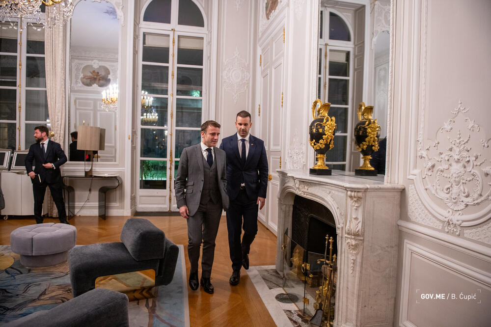 Predsjednik Francuske Emanuel Makron i predsjednik Vlade Crne Gore Milojko Spajić u februaru 2024. godine, tokom Spajićeve posjete Francuskoj, Foto: Vlada Crne Gore