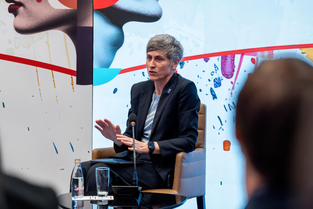 <p>Nalazi novog istraživanja o stavovima građana/ki i zaposlenih u javnoj upravi, predstavljeni na današnjem događaju, pokazuju da duboko ukorijenjeni stereotipi, otpor prema promjenama i nedostatak znanja za primjenu rodne perspektive u praksama javne uprave, usporavaju reforme</p>  <p>Kako su kazali iz UNDP-a, svaka druga osoba u Crnoj Gori smatra da se pitanje rodne ravnopravnosti „pretjerano naglašava“, dok gotovo dvije trećine vjeruje da žene i muškarci i dalje nemaju jednaka prava</p>