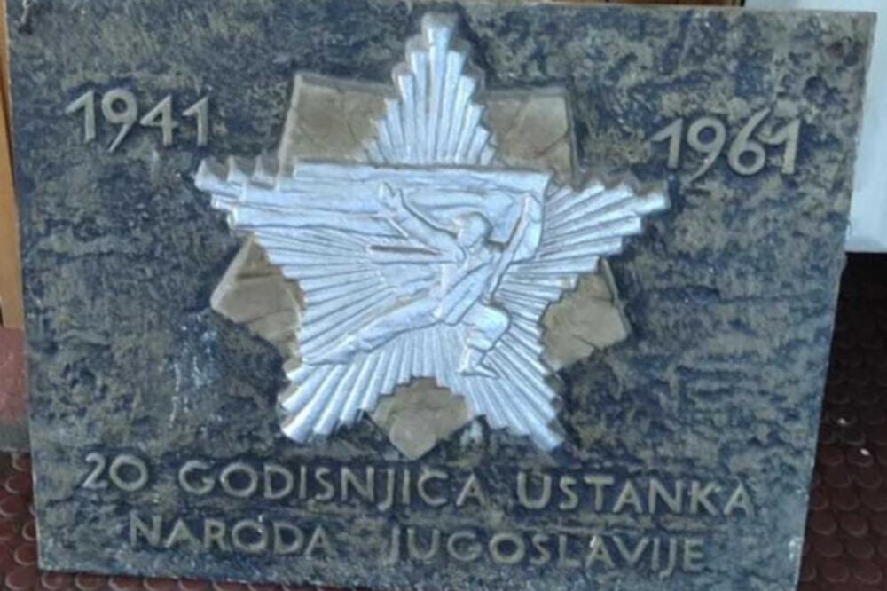 Nestala bez traga: tabla koja je bila u zgradi Opštine Pljevlja, Foto: Opština Pljevlja