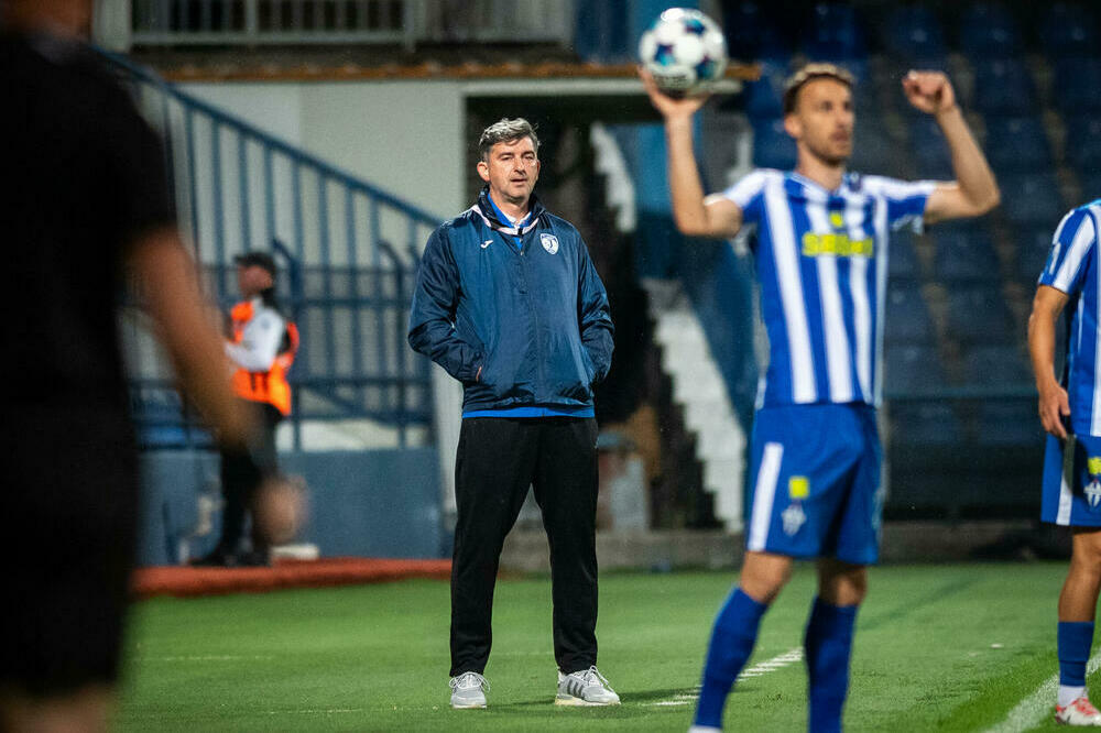 Jezero kao da se specijalizovalo za utakmice protiv Budućnosti: Džudović (u pozadini) prati meč pod Goricom, Foto: FSCG