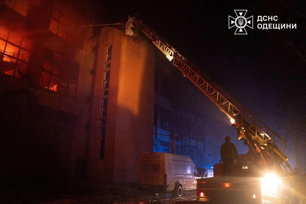 <p>Ministarstvo odbrane Rusije je saopštilo da je tokom noći oborilo 41 ukrajinski dron iznad teritorije svoje zemlje, dok su djelovi Hersonske oblasti u Ukrajini ostali bez struje nakon ruskih napada na energetsku infrastrukturu, rekao je regionalni guverner Aleksandar Prokudin</p>