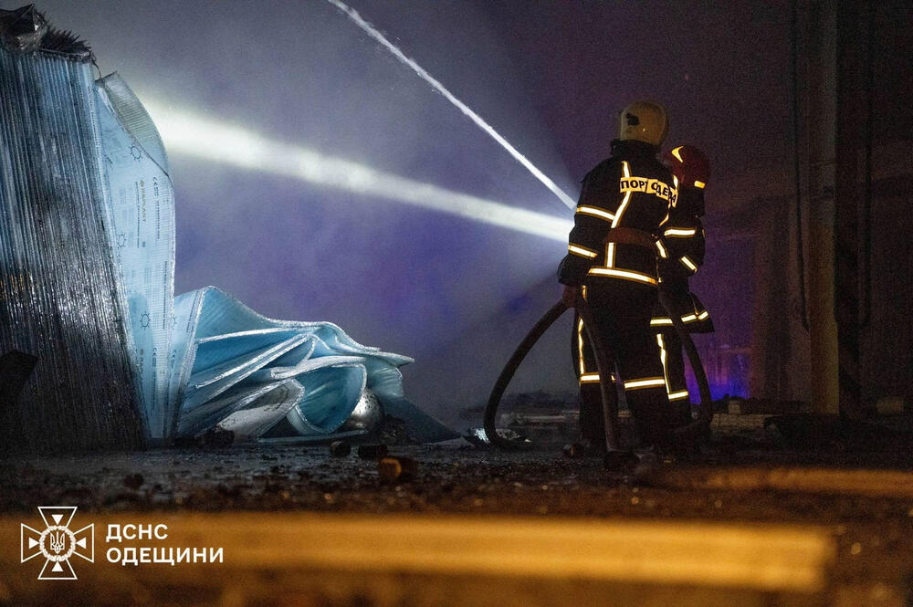 <p>Ministarstvo odbrane Rusije je saopštilo da je tokom noći oborilo 41 ukrajinski dron iznad teritorije svoje zemlje, dok su djelovi Hersonske oblasti u Ukrajini ostali bez struje nakon ruskih napada na energetsku infrastrukturu, rekao je regionalni guverner Aleksandar Prokudin</p>