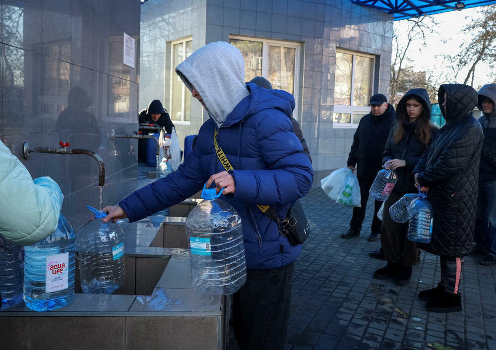 <p>Ministarstvo odbrane Rusije je saopštilo da je tokom noći oborilo 41 ukrajinski dron iznad teritorije svoje zemlje, dok su djelovi Hersonske oblasti u Ukrajini ostali bez struje nakon ruskih napada na energetsku infrastrukturu, rekao je regionalni guverner Aleksandar Prokudin</p>