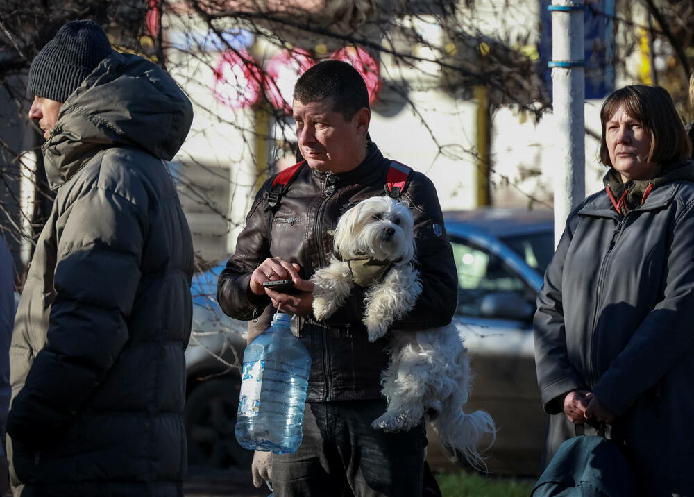 <p>Ministarstvo odbrane Rusije je saopštilo da je tokom noći oborilo 41 ukrajinski dron iznad teritorije svoje zemlje, dok su djelovi Hersonske oblasti u Ukrajini ostali bez struje nakon ruskih napada na energetsku infrastrukturu, rekao je regionalni guverner Aleksandar Prokudin</p>