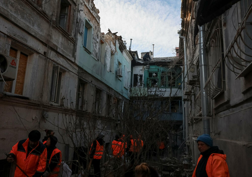 <p>Ministarstvo odbrane Rusije je saopštilo da je tokom noći oborilo 41 ukrajinski dron iznad teritorije svoje zemlje, dok su djelovi Hersonske oblasti u Ukrajini ostali bez struje nakon ruskih napada na energetsku infrastrukturu, rekao je regionalni guverner Aleksandar Prokudin</p>