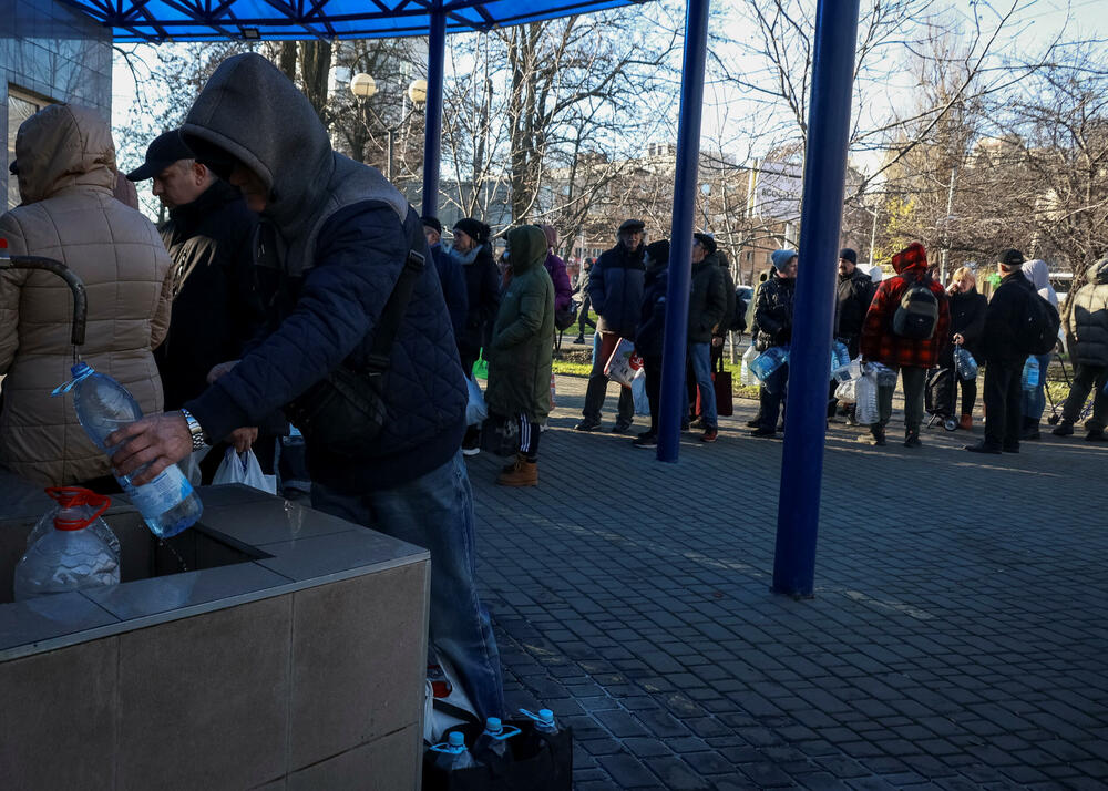 <p>Ministarstvo odbrane Rusije je saopštilo da je tokom noći oborilo 41 ukrajinski dron iznad teritorije svoje zemlje, dok su djelovi Hersonske oblasti u Ukrajini ostali bez struje nakon ruskih napada na energetsku infrastrukturu, rekao je regionalni guverner Aleksandar Prokudin</p>