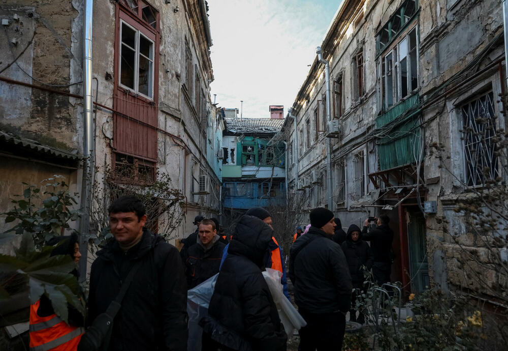 <p>Ministarstvo odbrane Rusije je saopštilo da je tokom noći oborilo 41 ukrajinski dron iznad teritorije svoje zemlje, dok su djelovi Hersonske oblasti u Ukrajini ostali bez struje nakon ruskih napada na energetsku infrastrukturu, rekao je regionalni guverner Aleksandar Prokudin</p>