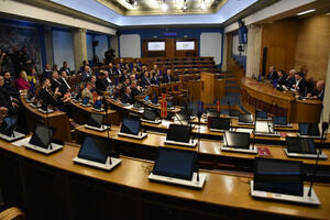 Za 13. platu i penziju 100 miliona, državi se vrati 27,7 miliona:...