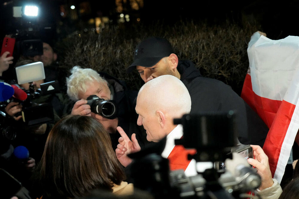 <p>Sjedinjene Američke Države su pristale da ukinu sankcije na potašu, ključni sastojak u proizvodnji đubriva i važan izvozni proizvod Bjelorusije, čiji je predsjednik Aleksandar Lukašenko blizak saveznik ruskog predsjednika Vladimira Putina</p>