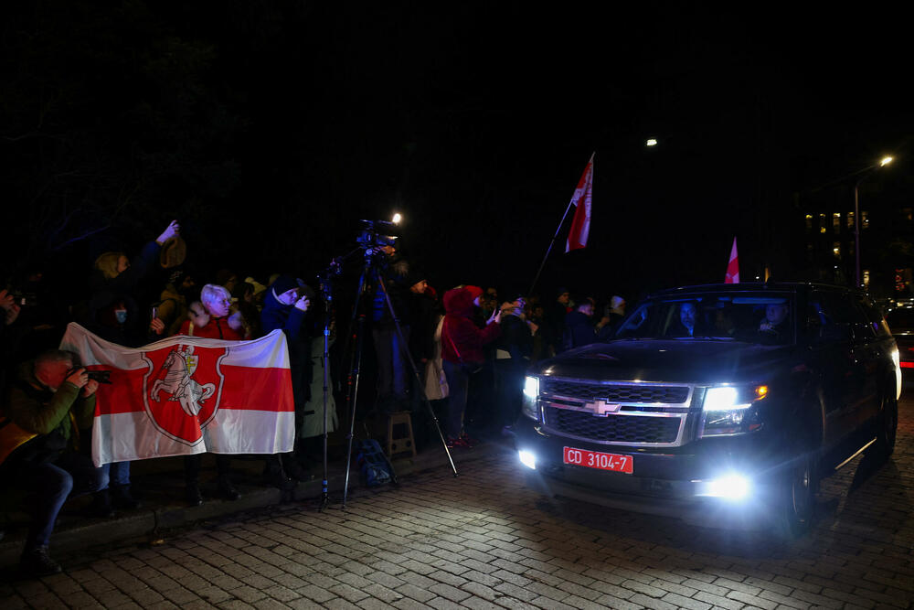 <p>Sjedinjene Američke Države su pristale da ukinu sankcije na potašu, ključni sastojak u proizvodnji đubriva i važan izvozni proizvod Bjelorusije, čiji je predsjednik Aleksandar Lukašenko blizak saveznik ruskog predsjednika Vladimira Putina</p>