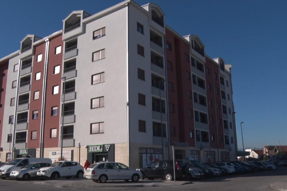 Zgrada koja je napravljena za rješavanje stambenog pitanja zaposlenih u RTCG-u, Foto: Screenshot/TV Vijesti